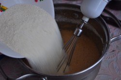 Быстрый пирог манник с вареньем - шаг 3 Быстрый пирог манник с вареньем - шаг 3