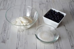 Черничное мороженое на сметане - шаг 1 Черничное мороженое на сметане - шаг 1