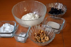 Десерт чернослив с грецким орехом в сметане - шаг 1