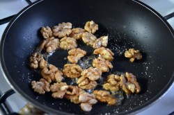 Десерт чернослив с грецким орехом в сметане - шаг 2