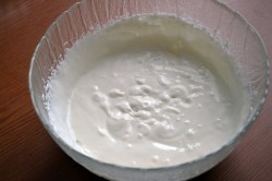 Десерт чернослив с грецким орехом в сметане - шаг 4