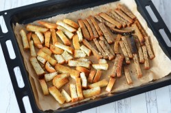 Чесночные сухарики с чесноком - шаг 13 Чесночные сухарики с чесноком - шаг 13