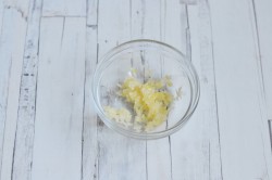 Чесночные сухарики с чесноком - шаг 2 Чесночные сухарики с чесноком - шаг 2