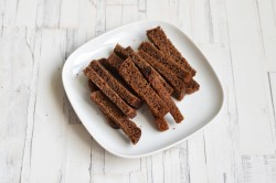 Чесночные сухарики с чесноком - шаг 7 Чесночные сухарики с чесноком - шаг 7