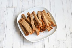 Чесночные сухарики с чесноком - шаг 5 Чесночные сухарики с чесноком - шаг 5