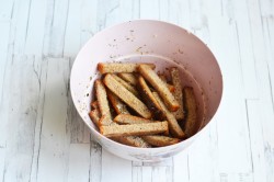 Чесночные сухарики с чесноком - шаг 9 Чесночные сухарики с чесноком - шаг 9