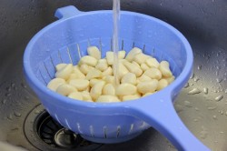 Маринованный чеснок зубчиками на зиму классический - шаг 3 Маринованный чеснок зубчиками на зиму классический - шаг 3