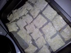 Чипсы из лаваша с яйцом сыром и колбасой - шаг 2