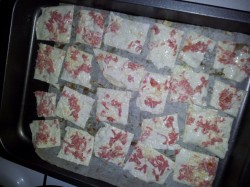 Чипсы из лаваша с яйцом сыром и колбасой - шаг 3