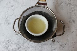 Десерт Птичье молоко из сметаны с желатином - шаг 4