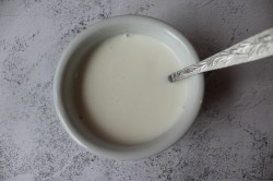 Десерт Птичье молоко из сметаны с желатином - шаг 5