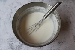 Десерт Птичье молоко из сметаны с желатином - шаг 6