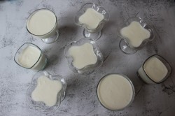 Десерт Птичье молоко из сметаны с желатином - шаг 7