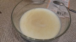 Десерт молочный с кокосовой стружкой - шаг 1