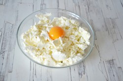 Диетические сырники в духовке без муки и сахара - шаг 3 Диетические сырники в духовке без муки и сахара - шаг 3