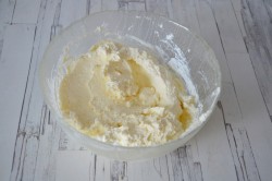 Диетические сырники в духовке без муки и сахара - шаг 6 Диетические сырники в духовке без муки и сахара - шаг 6