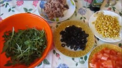 Диетический салат с тунцом и овощами - шаг 2