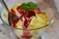 Домашнее мороженое с малиновым соусом - шаг 14