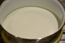 Домашнее мороженое с малиновым соусом - шаг 4