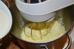 Домашнее мороженое с малиновым соусом - шаг 5