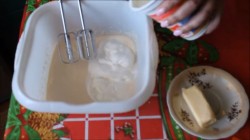 Домашнее ванильное печенье на сметане с вишней - шаг 2 Домашнее ванильное печенье на сметане с вишней - шаг 2