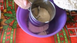 Домашнее ванильное печенье на сметане с вишней - шаг 3 Домашнее ванильное печенье на сметане с вишней - шаг 3