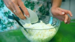 Ванильные сырники из творога с изюмом и манкой - шаг 7 Ванильные сырники из творога с изюмом и манкой - шаг 7