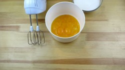 Торт с вишней на крахмале со сметанным кремом - шаг 1 Торт с вишней на крахмале со сметанным кремом - шаг 1