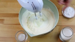 Торт с вишней на крахмале со сметанным кремом - шаг 8 Торт с вишней на крахмале со сметанным кремом - шаг 8