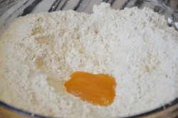 Домашний хлеб с сухофруктами и фундуком - шаг 4