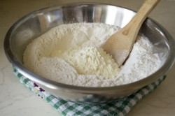 Домашний хот дог в дрожжевом тесте - шаг 1