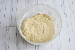 Домашние хачапури с сыром на кефире - шаг 6 Домашние хачапури с сыром на кефире - шаг 6