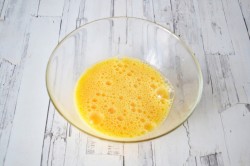 Домашние хачапури с сыром на кефире - шаг 4 Домашние хачапури с сыром на кефире - шаг 4