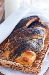 Дрожжевая плетенка с маком - шаг 10