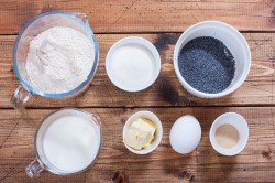 Дрожжевая плетенка с маком - шаг 1