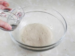 Дрожжевое тесто на беляши на молоке - шаг 4 Дрожжевое тесто на беляши на молоке - шаг 4