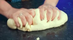 Дрожжевой пирог с абрикосами и джемом на кефире - шаг 12 Дрожжевой пирог с абрикосами и джемом на кефире - шаг 12