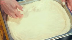 Дрожжевой пирог с абрикосами и джемом на кефире - шаг 15 Дрожжевой пирог с абрикосами и джемом на кефире - шаг 15