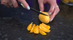 Дрожжевой пирог с абрикосами и джемом на кефире - шаг 16 Дрожжевой пирог с абрикосами и джемом на кефире - шаг 16