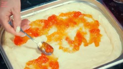 Дрожжевой пирог с абрикосами и джемом на кефире - шаг 17 Дрожжевой пирог с абрикосами и джемом на кефире - шаг 17