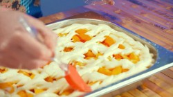 Дрожжевой пирог с абрикосами и джемом на кефире - шаг 23 Дрожжевой пирог с абрикосами и джемом на кефире - шаг 23