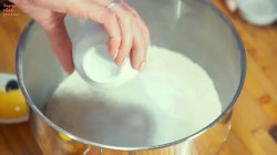 Дрожжевой пирог с абрикосами и джемом на кефире - шаг 4 Дрожжевой пирог с абрикосами и джемом на кефире - шаг 4