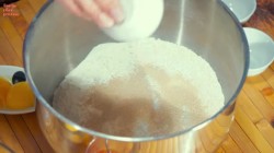 Дрожжевой пирог с абрикосами и джемом на кефире - шаг 5 Дрожжевой пирог с абрикосами и джемом на кефире - шаг 5