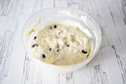 Дрожжевые оладьи на молоке с изюмом - шаг 10 Дрожжевые оладьи на молоке с изюмом - шаг 10