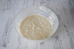 Дрожжевые оладьи на молоке с изюмом - шаг 5 Дрожжевые оладьи на молоке с изюмом - шаг 5