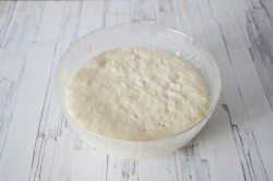 Дрожжевые оладьи на молоке с изюмом - шаг 7 Дрожжевые оладьи на молоке с изюмом - шаг 7