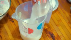 Дрожжевые пирожки на кефире с абрикосами - шаг 2 Дрожжевые пирожки на кефире с абрикосами - шаг 2