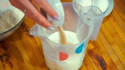 Дрожжевые пирожки на кефире с абрикосами - шаг 3 Дрожжевые пирожки на кефире с абрикосами - шаг 3