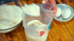 Дрожжевые пирожки на кефире с абрикосами - шаг 4 Дрожжевые пирожки на кефире с абрикосами - шаг 4