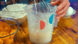 Дрожжевые пирожки на кефире с абрикосами - шаг 5 Дрожжевые пирожки на кефире с абрикосами - шаг 5